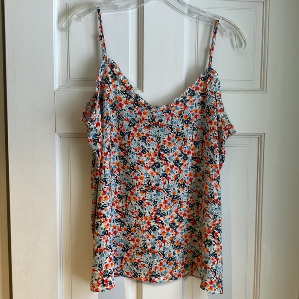 NWT LOFT Floral Top, size Medium, with Ruffle neckline & Adjustable Straps
